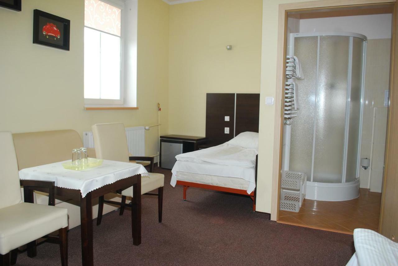 Hotel 104 Stargard Szczeciński Quarto foto