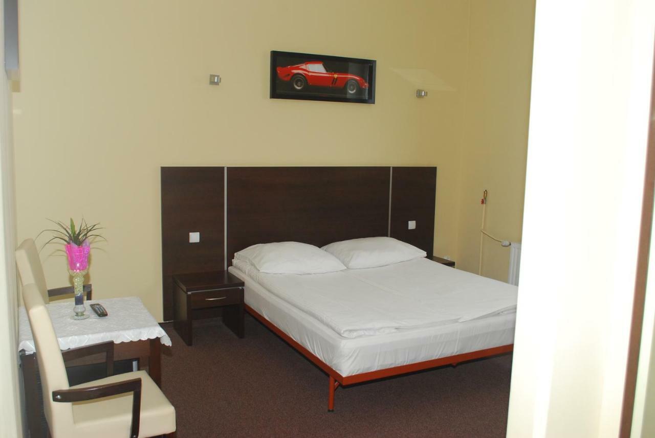 Hotel 104 Stargard Szczeciński Quarto foto