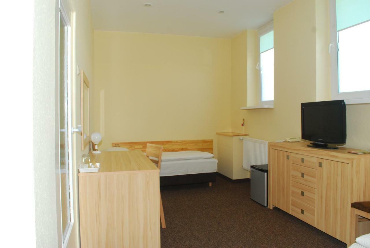 Hotel 104 Stargard Szczeciński Quarto foto